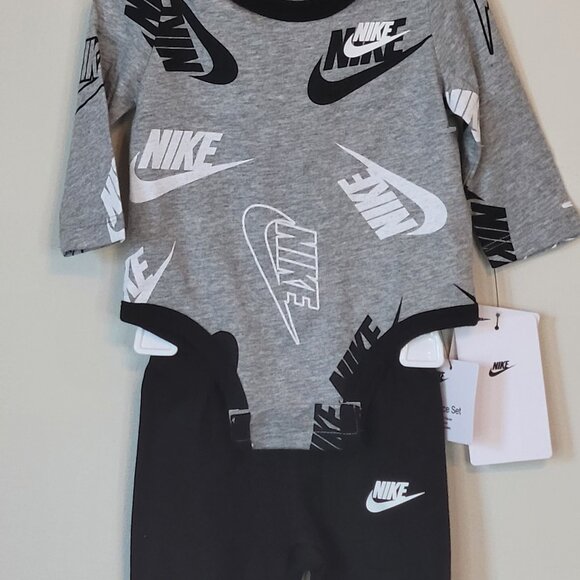 Nike Baby 2-Piece Bodysuit & Joggers Set - All-Over Logo Print - Sporty - Picture 15 of 16